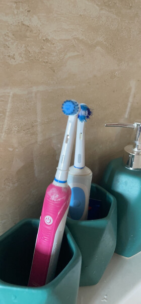 欧乐B电动牙刷头成人精准清洁型4支装D4通用吗？