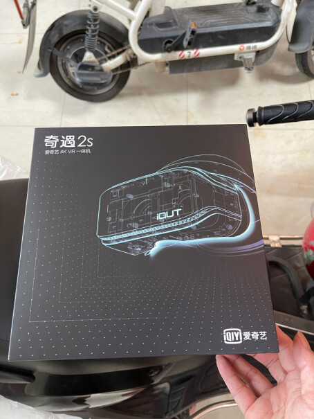 爱奇艺奇遇2S VR眼镜可以蓝牙连接，投频吗？