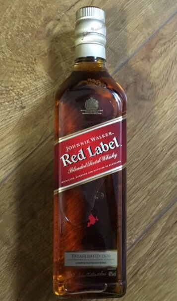 尊尼获加（JOHNNIE WALKER）威士忌尊尼获加红方红牌要注意哪些质量细节！适不适合你！看质量怎么样！