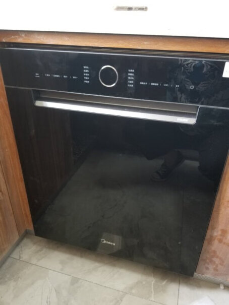 美的洗碗机家用10门是自动开关吗？