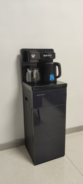 奥克斯茶吧机家用多功能智能遥控温热型立式饮水机18.9的桶能放进去吗，门能关上吗，客服说放不进去？