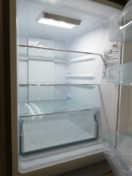 海尔Haier你们好 你们买的冰箱中间那格冰东西会结冰？