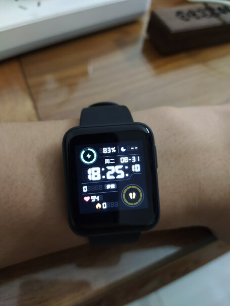 Redmi Watch 典黑智能手表看到表面有个摄像头用来做什么？又没有功能，