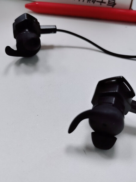 西伯利亚MG-2PRO耳机入耳式有线mg1与mg2有什么区别？