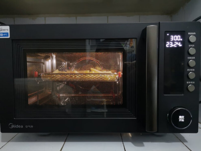 美的变频家用微波炉光波烧烤炉微波炉一体机热带肉的菜时会溅的到处都是，开烧烤是灯管上溅的菜会有明火，怎么办？