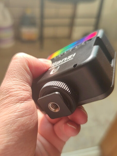 ulanzi光灯全彩色温VL49RGB磁吸LED灯微单便携充电 已经显示满格 电量百分比显示52%？