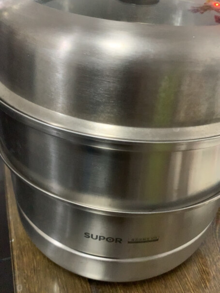 苏泊尔易存储304不锈钢三层复底28cm蒸锅蒸笼SZ28T9这个锅煤气上可以用吗？