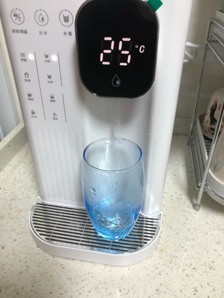 集米T2即热饮水机即热式饮水机我用软管怎么加热水有味道啊你们有吗？