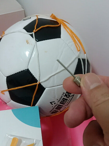 足球得力deli5号标准训练足球PVC机缝教学用球内幕透露,评测哪款质量更好？