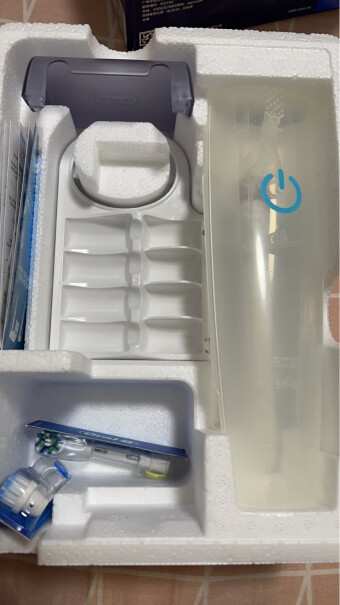 欧乐B电动牙刷成人小圆头牙刷情侣礼物3D声波旋转摆动充电式这一款是锂电池吗？