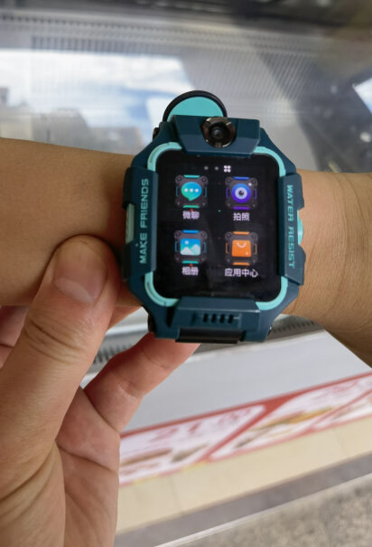小天才Z6儿童电话手表幼儿园中班小孩适合戴这个吗？有没有其它型号推荐一下？