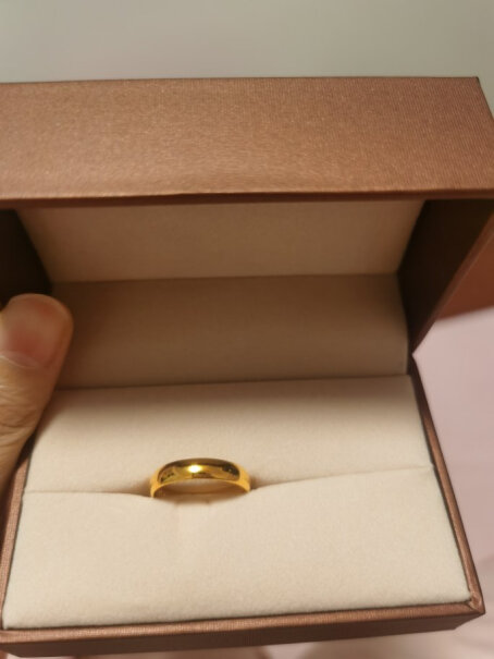 黄金戒指周生生足金光身卜面素圈黄金戒指开口戒告诉你哪款性价比高,最真实的图文评测分享！