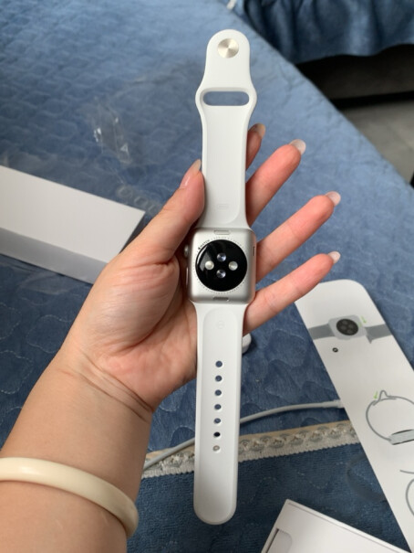 Apple Watch 3智能手表配彩虹表带买黑色还是白色呢？