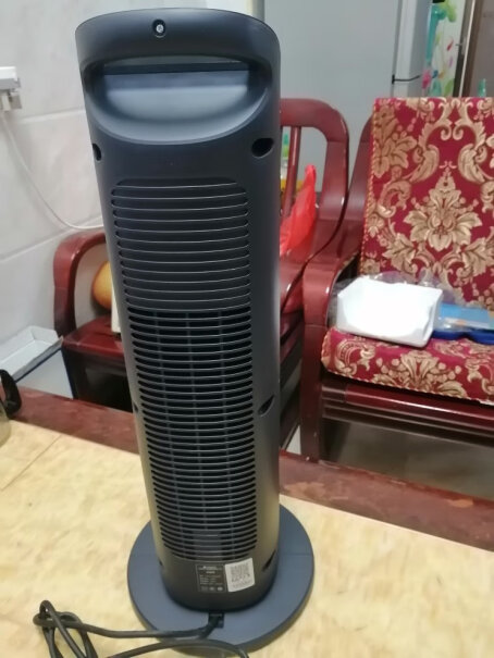 格力取暖器遥控电暖器数码显示屏电暖气家用塔式立式摇头暖风机这款商品，可以管多少平方？