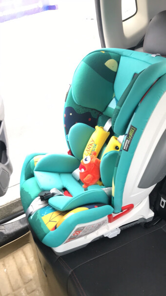 感恩儿童汽车安全座椅9个月-12岁宝宝座椅亲们，这款座椅宝宝睡着的时候半躺角度合适吗？头还会不会往下耷拉？