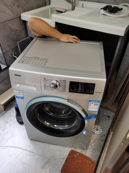 海尔（Haier超薄滚筒洗衣机全自动这款洗衣机有带热水的吗？