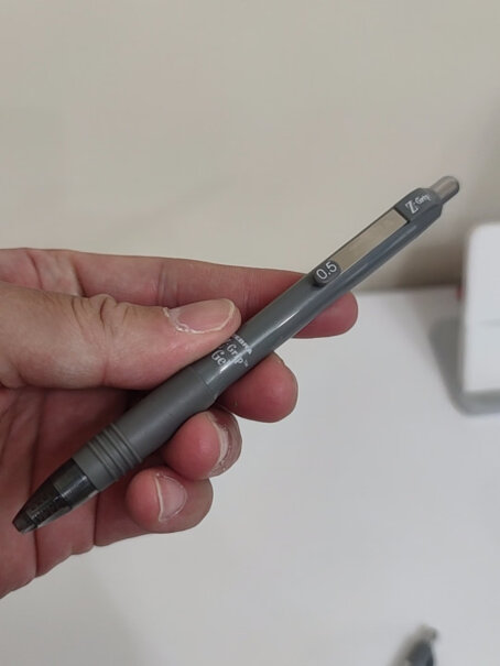 笔类日本斑马牌中性笔0.5mm子弹头按制啫喱笔质量到底怎么样好不好,可以入手吗？