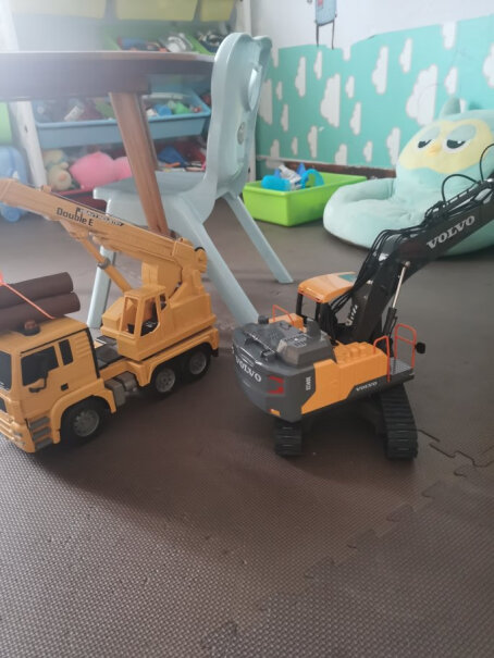 双鹰工程挖掘机挖机遥控车钩勾机工程玩具车模型为什么没有电动打桩的？