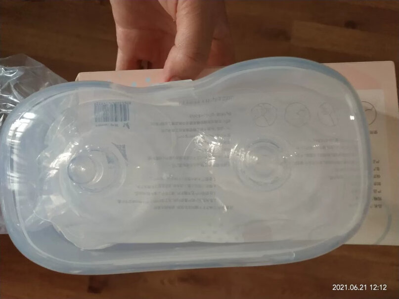 结晶一次性防溢乳垫3D立体超薄透气乳贴溢乳贴喂奶这个好用还是亲润的好用？哪个更薄？