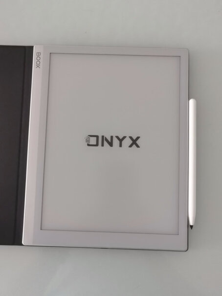 文石BOOX NoteX电纸书新品请问不贴膜的情况下，笔尖会不会划伤屏幕？