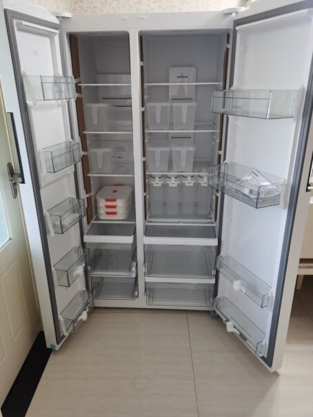 西门子SIEMENS610升冰箱里面有没有一股塑料味？