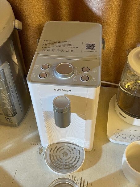 北鼎即热式饮水机即时加热小型迷你茶吧机饮水器请问大家收到货时 机器和袋子里面有水迹吗？