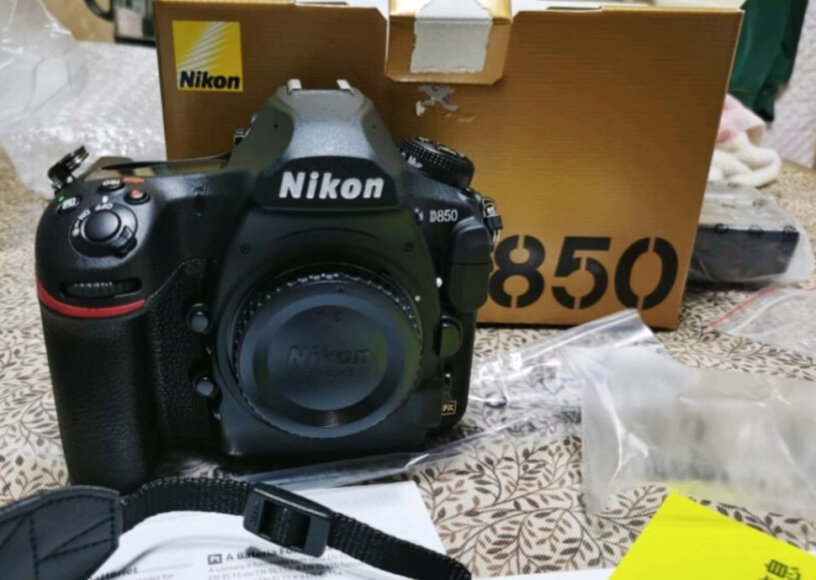 尼康D850 单反相机单反套机带镜头在不用的时候用什么姿势放在包里？立着放还是侧着放不伤卡口？