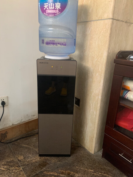 奥克斯饮水机家用立式办公双开门柜式冷热饮水器YLR-5-B方便清洗吗？