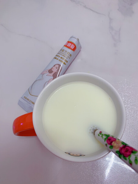 伊利奶粉金领冠系列我在吃金斯利安多维片还可以一起喝这个奶粉吗？