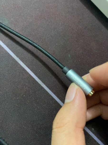 绿联3.5mm音频线40782各位头戴耳机的用这个插电脑上音质会不会损失，有没有杂音？