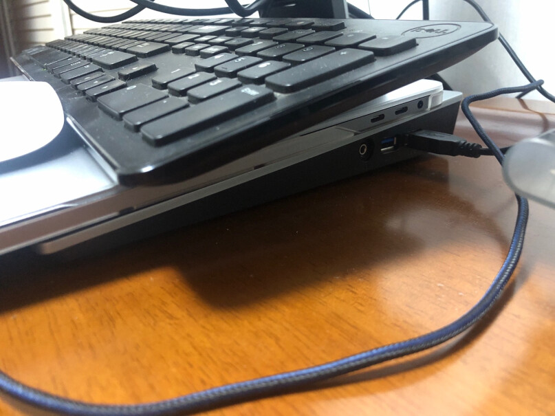 明基PD2725U27英寸IPS我想问下大家这个显示器连接苹果笔记本会不会有鼠标发飘延迟感觉。