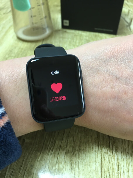 Redmi Watch 典黑智能手表屏幕清楚吗？