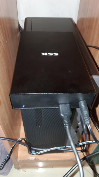 飚王(SSK) 3300 移动硬盘盒这数据线口是type c口的？