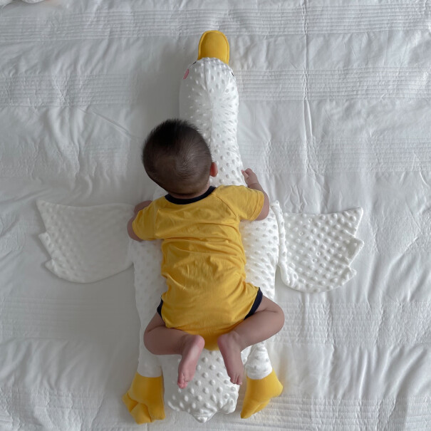 婧麒婴儿排气枕大白鹅安抚排气枕婴儿趴睡抱枕头排气枕A类标准好用吗，质量好不好？有没有异味啊？