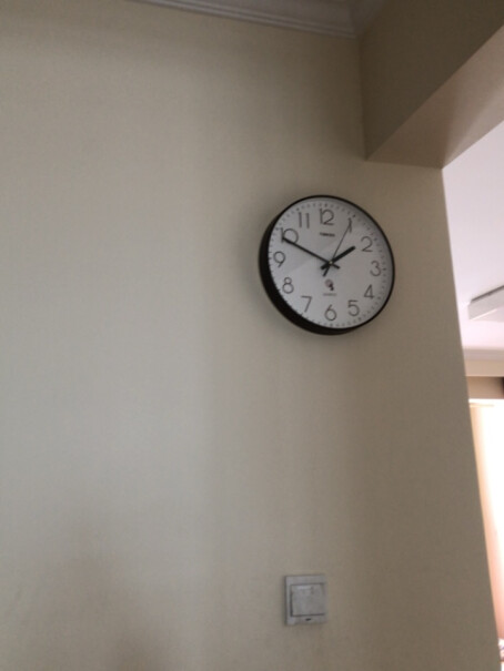Timess挂钟自动对时是不是假的，时间能对准嘛？那个颜色好看？