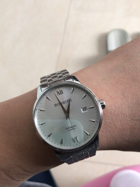 罗西尼ROSSINI手表这款表适合什么年龄的人戴？