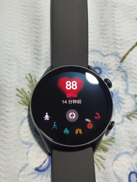 Amazfit GTS 3 手表华为的这个和这个有啥区别？哪个好？