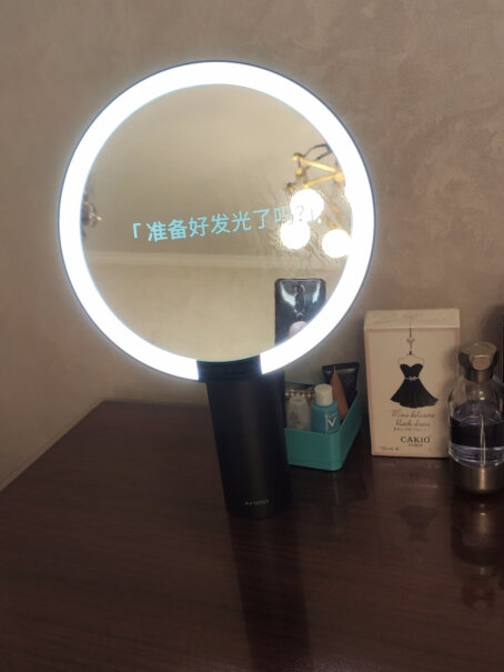 美容器AMIRO化妆镜子LED带灯美容镜高清智能日光镜台式美妆镜优缺点质量分析参考！好用吗？