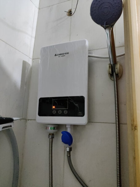 志高即热式电热水器小厨宝迷你家用这款电热水器能否直接接三角插头使用？