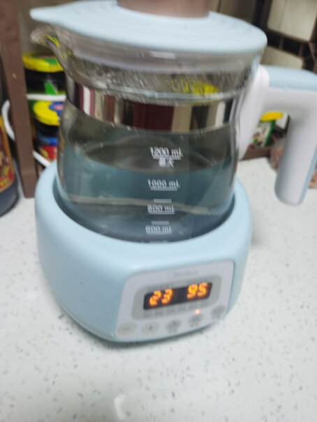 美的婴儿恒温水壶调奶器热奶器1.2L有风扇吗，水烧开后冷却快不快？