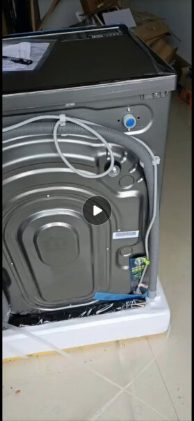小天鹅洗衣机全自动各位你们的快递送过来洗衣机滚筒里面就有水吗？