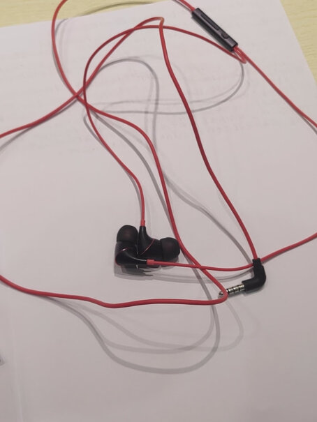 努比亚三键线控带麦半入耳式耳机律音耳机有降噪吗？
