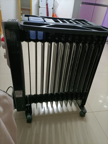 先锋Singfun取暖器电暖器电暖气片家用电热油汀13片全屋速暖低噪节能烘衣加湿DYT-Z2加热后有味道吗？