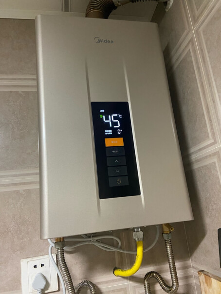 美的16升水气双调智能家电恒温APP遥控自动变升多重安防这种燃气热水器装在2楼厨房，那3楼4楼的卫生间可以用吗？
