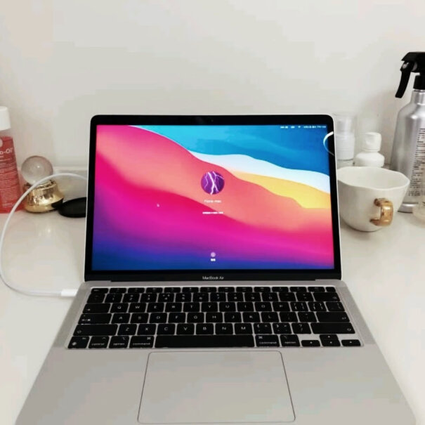 AppleMacBookAir 带的动Pr Au等剪辑软件吗？