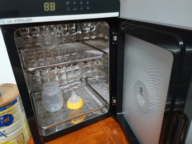 小白熊奶瓶消毒器带烘干器18.5L温奶时候温度可以自己调吗？