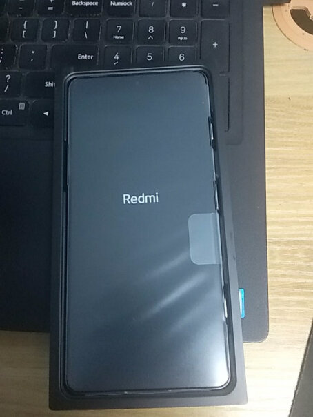 RedmiK40边框是金属的吗？