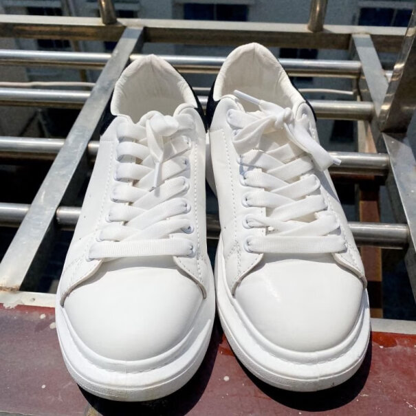 巨奇严选小白鞋清洁剂黄油蹭到鞋子了，能祛除掉么？