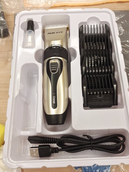 奥克斯剃头理发器电推子成人电推剪婴儿电动剪发器有几个电池？