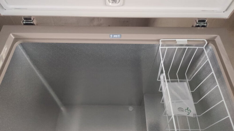 容声205升小型冰柜家用冷藏冷冻转换单温冷柜内里是铝箔的吗？